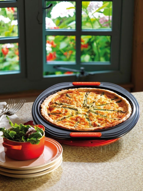 

LE CREUSET Black Flan or Quiche Baking Tin 20cm