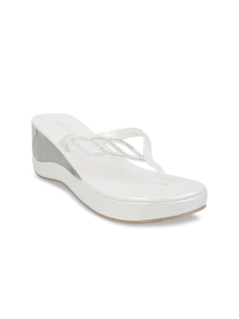 

Metro Women White Printed Sandals