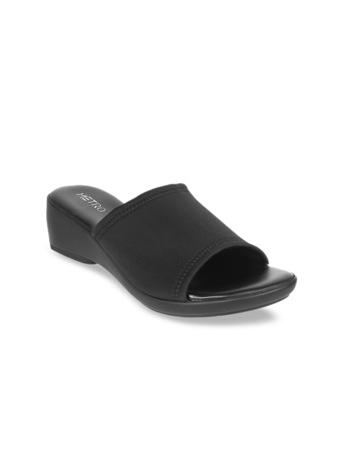 

Metro Women Black Solid Sandals