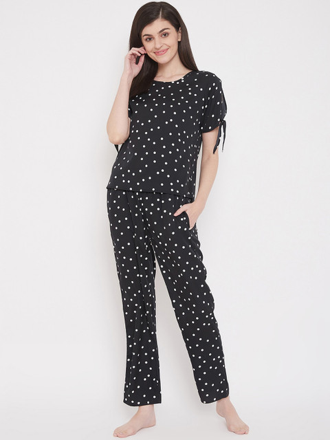 

Clovia Women Black & White Polka Dot Printed Night Suit