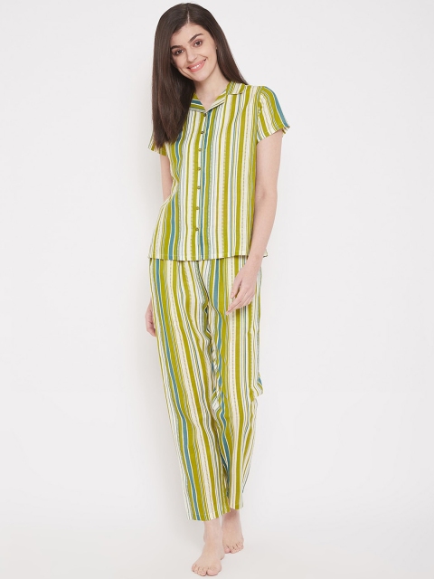 

Clovia Women Green Printed Night suit