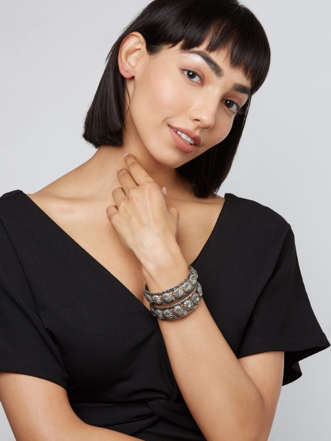 

Globus Silver-Plated Bangle-Style Bracelet