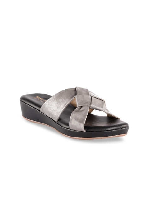 

Kraft Cellar Women Grey Textured Sandals