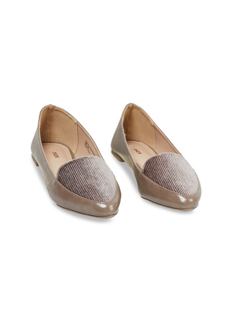 

max Women Brown Loafers