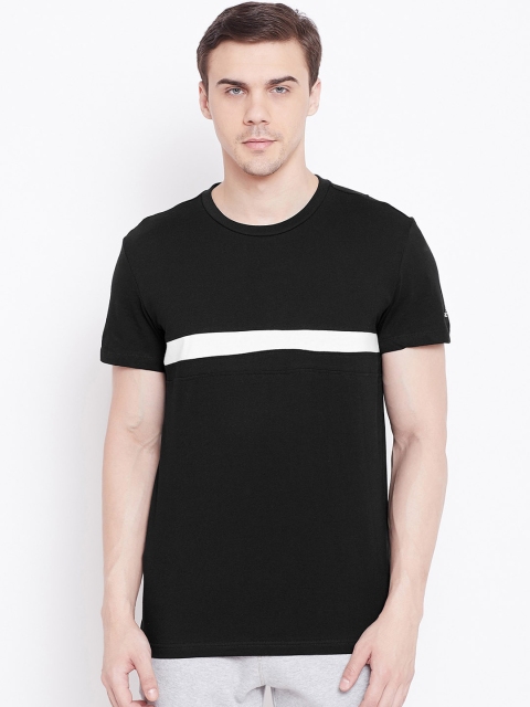 

Athleto Men Black & White Colourblocked Round Neck T-shirt