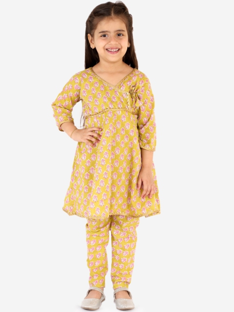 

Chipbeys Girls Green Printed Kurta with Trousers