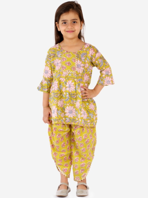 

Chipbeys Girls Green Printed Kurti with Dhoti Pants