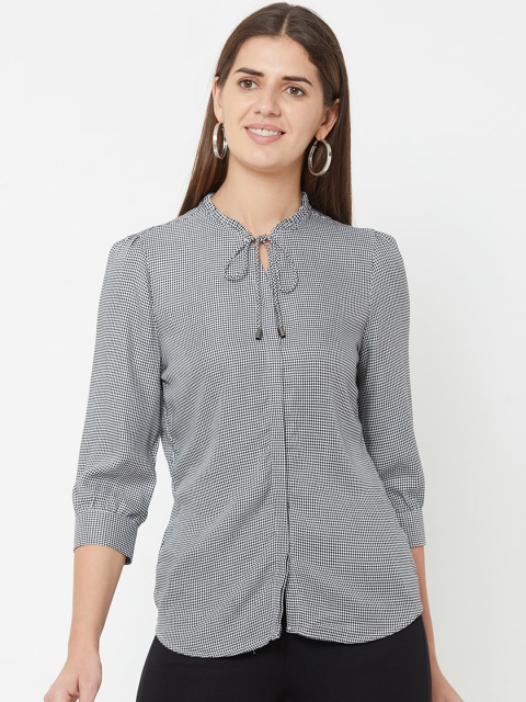 

Kraus Jeans Women Black & White Regular Fit Printed Casual Shirt