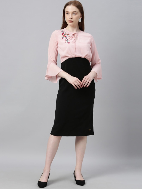 

Park Avenue Woman Pink Colourblocked Sheath Dress