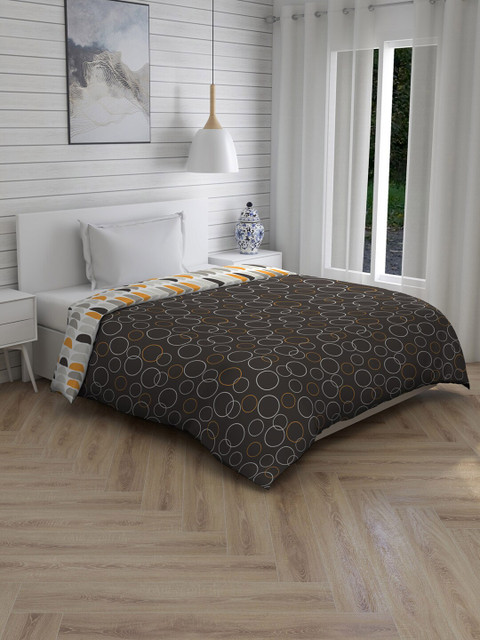 

Layers Grey & Off-White Geometric AC Room 150 GSM Single Bed Comforter