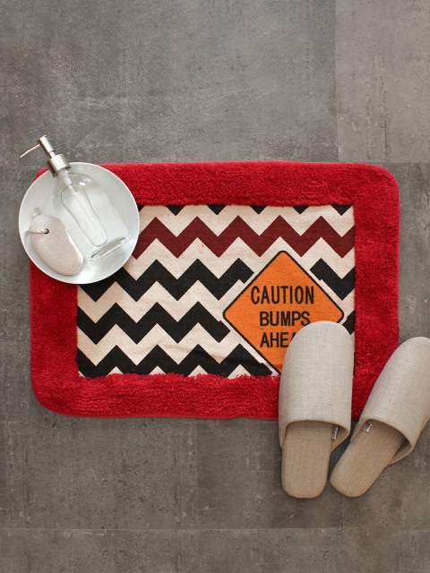 House This Red & White Chevron Print Rectangular 110 GSM Cotton Bath Rug