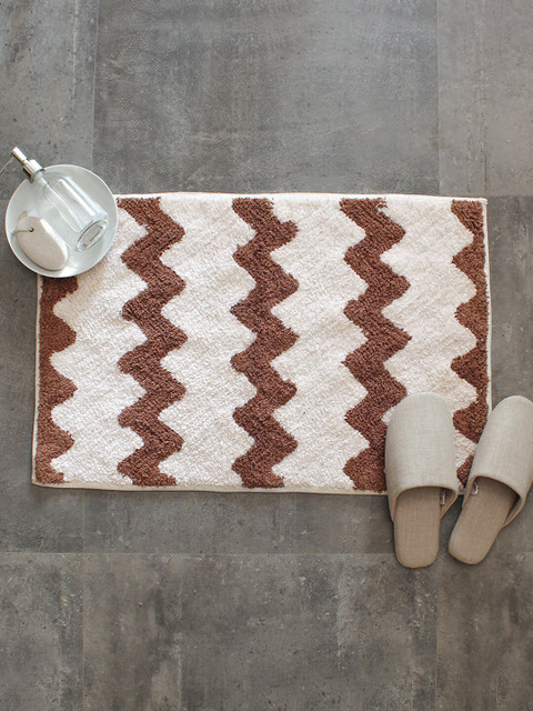 

House This Brown & Off-White Chevron Patterned Rectangular 110 GSM Cotton Bath Rug