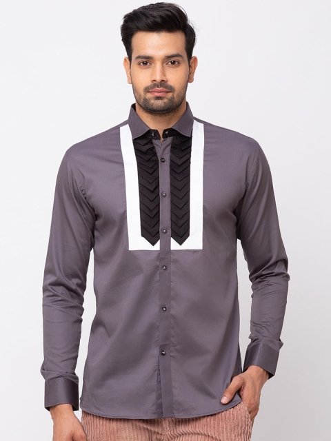 

mode de base Men Grey & White Slim Fit Solid Casual Shirt