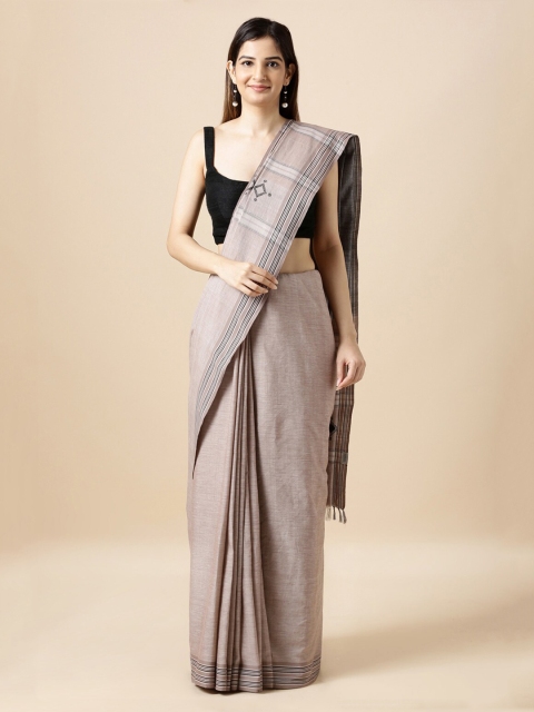 

Taneira Taupe & Black Pure Cotton Solid Handloom Saree