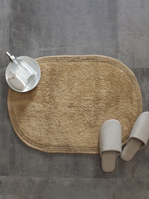 

House This Beige Solid Oval-Shaped 110 GSM Cotton Bath Rug
