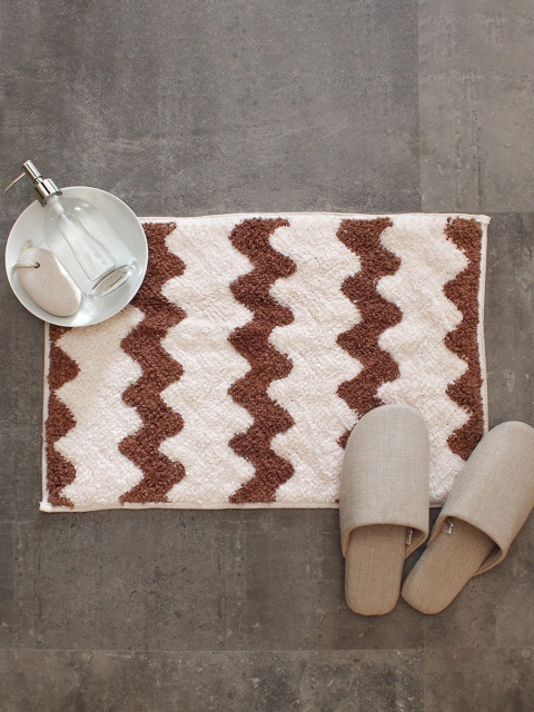 

House This Brown & Off-White Chevron Patterned Rectangular 110 GSM Cotton Bath Rug