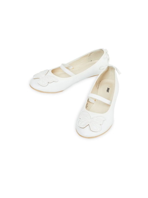 

max Girls Off-White Solid PU Ballerinas