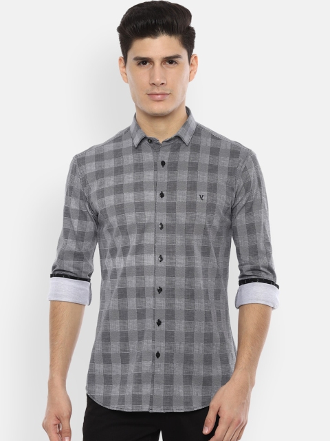 

V Dot Men Black & White Slim Fit Checked Casual Shirt