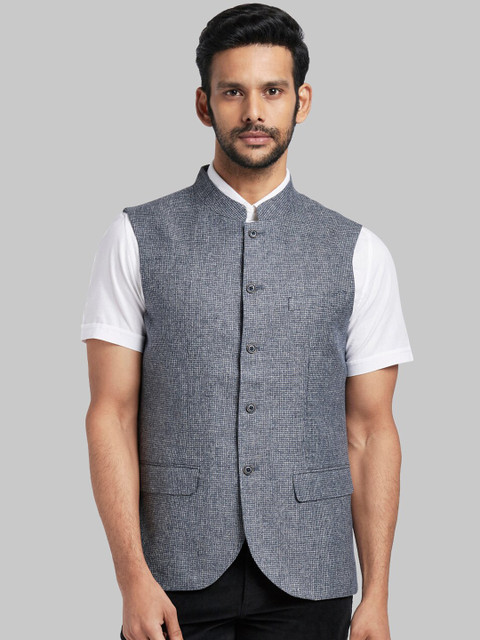 

Parx Men Grey Woven Design Slim Fit Waistcoat
