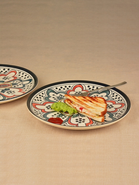 

StyleMyWay Set of 2 Off-White Hand-Crafted Ceramic Quarter Plates