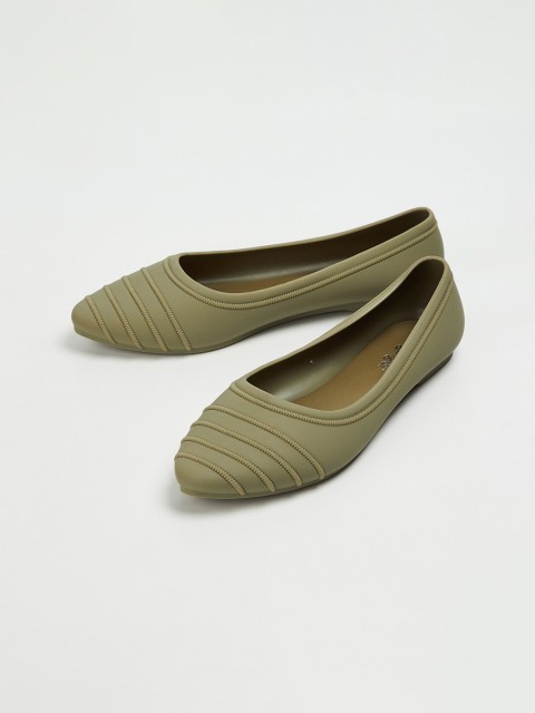 

Ginger by Lifestyle Women Olive Green Textured Ballerinas