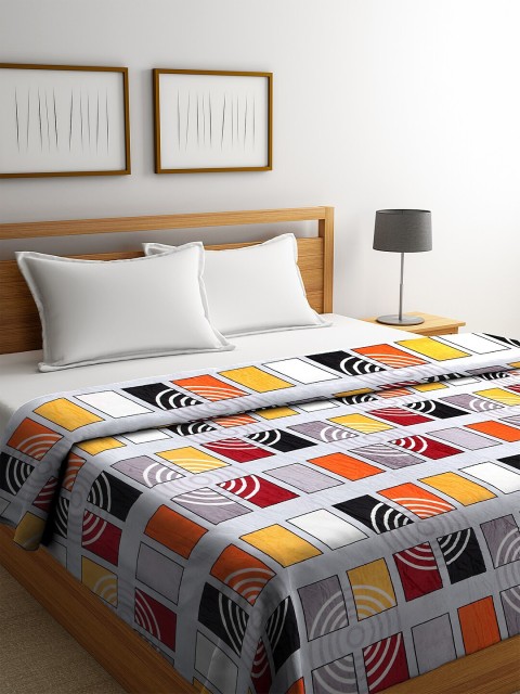 

NEUDIS Grey & Yellow Geometric Printed AC Room 233 GSM Double Bed Flannel Fur Blanket