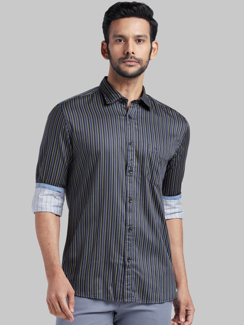 

Parx Men Black Slim Fit Striped Casual Shirt