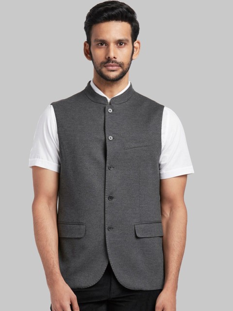 

Parx Men Grey Solid Woven Waistcoat