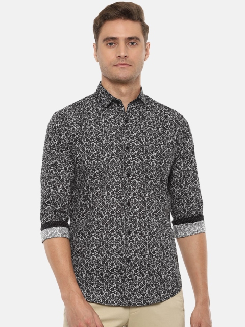 

V Dot Men Black & White Slim Fit Printed Casual Shirt