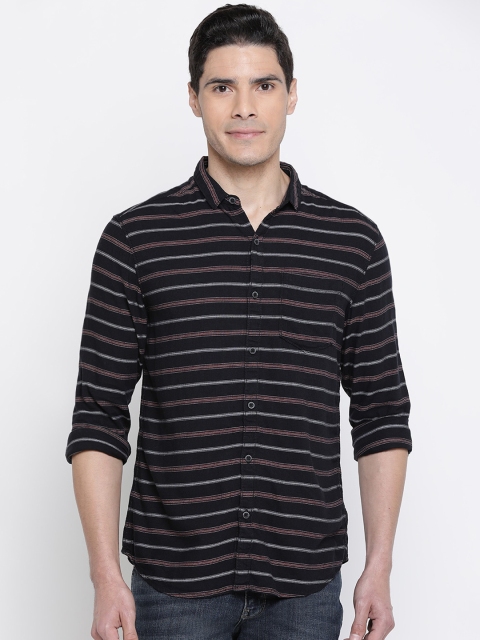 

Wrangler Men Black Regular Fit Striped Casual Shirt