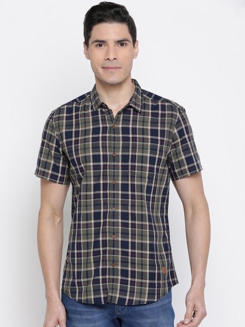 

Wrangler Men Green & Blue Regular Fit Checked Casual Shirt