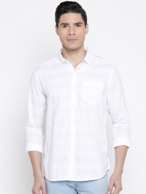 

Wrangler Men White Regular Fit Striped Casual Shirt