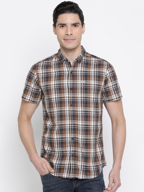 

Wrangler Men Brown Slim Fit Checked Casual Shirt