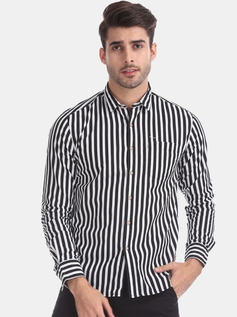 

Flying Machine Men Black Regular Fit Striped Casual Shirt