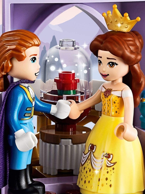 

LEGO Unisex Blue & Yellow Belle's Castle Winter Celebration Toy