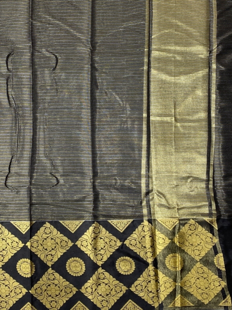 

KLM Fashion Mall Black Solid Saree