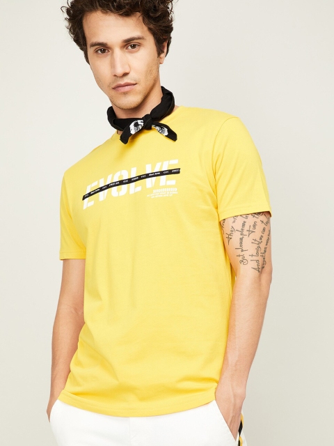 

Bossini Men Yellow Solid Round Neck T-shirt
