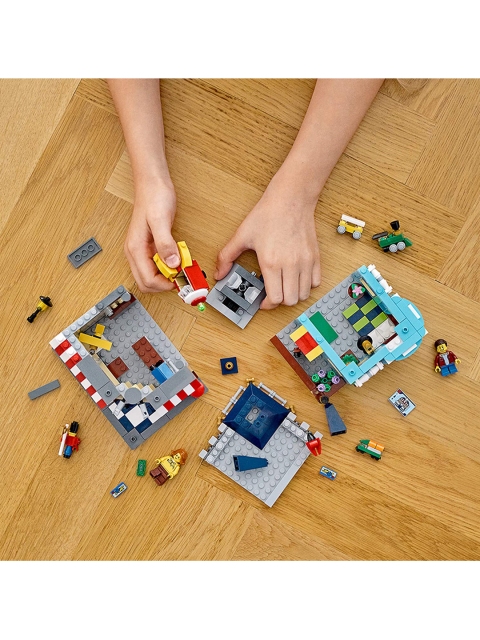

LEGO Kids Multicoloured 554 Pieces Townhouse Toy Store Construction Playset, Multi