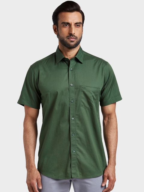 

ColorPlus Men Green Tailored Fit Solid Casual Shirt
