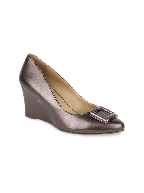 

Naturalizer Women Brown Solid Pumps