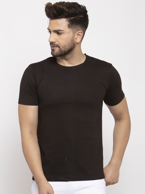 

Friskers Men Black Solid Round Neck T-shirt