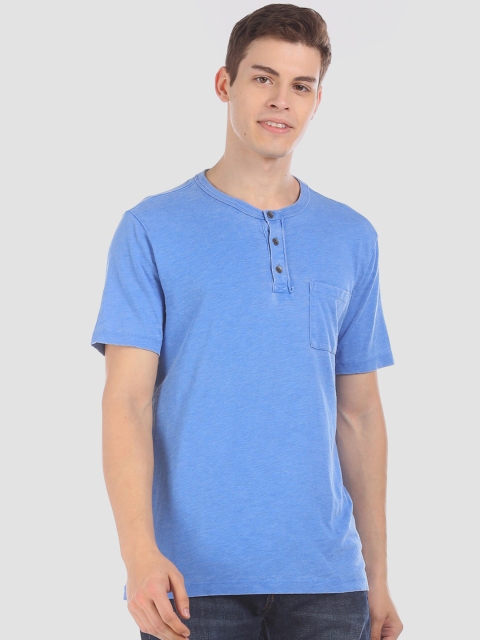 

GAP Men Blue Solid Henley Neck T-shirt