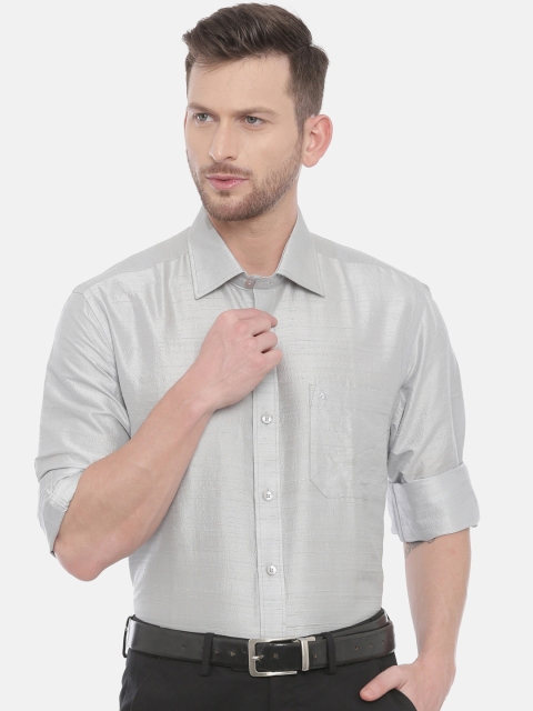 

Khoday Williams Men Silver-Toned Regular Fit Checked Casual Shirt