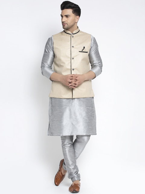 

Benstoke Men Silver-Toned Solid Kurta with Pyjamas and Nehru jacket