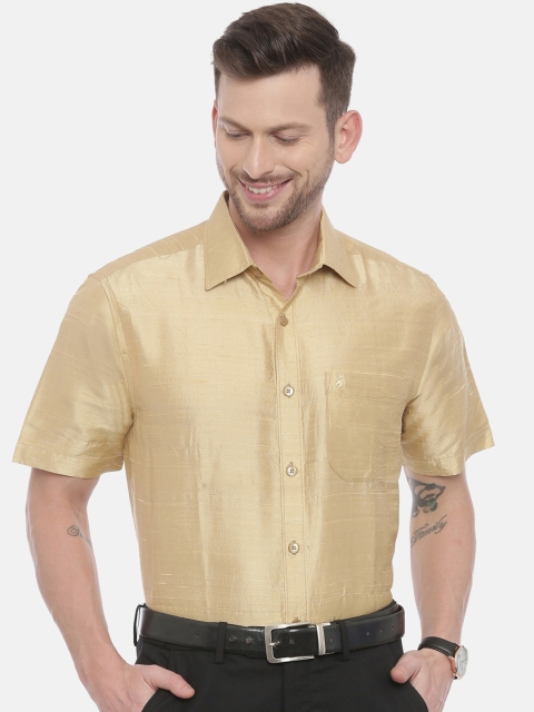 

Khoday Williams Men Gold-Toned Regular Fit Solid Casual Shirt