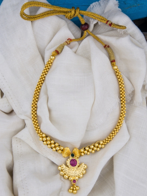 

Alankruthi Gold-Toned & Pink Stone-Studded Thushi Boat Shape Pendant Necklace