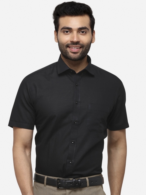 

Greenfibre Men Black Regular Fit Solid Formal Shirt