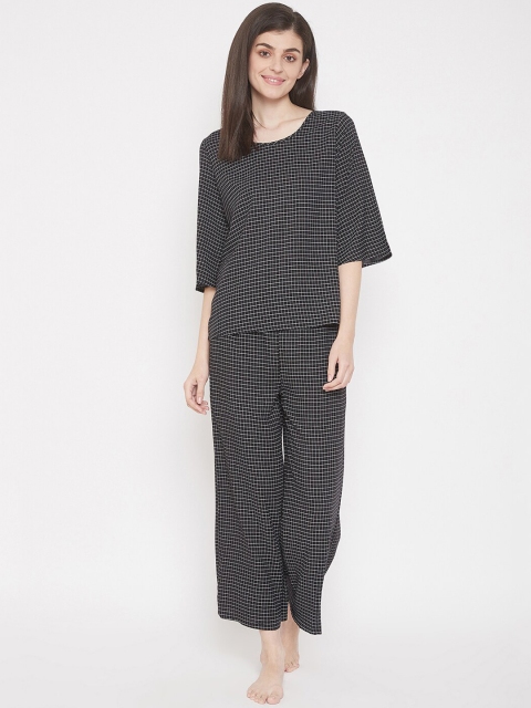 

Clovia Women Black & White Checked Night Suit