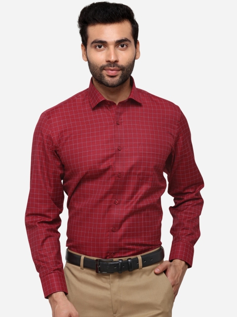 

Greenfibre Men Maroon & White Regular Fit Checked Formal Shirt