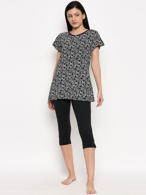 

XIN Women Black & White Printed Night Suit